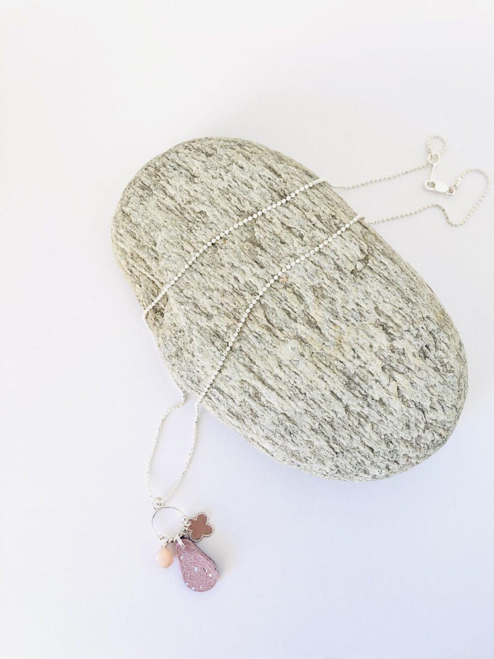 Collier Lucile Rose pailleté/violet – Image 5